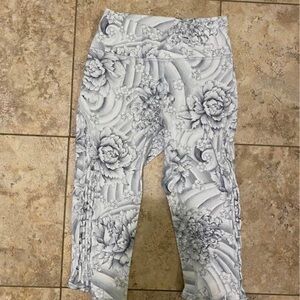 Lululemon Love Knot Crop *15" Twine White Multi
